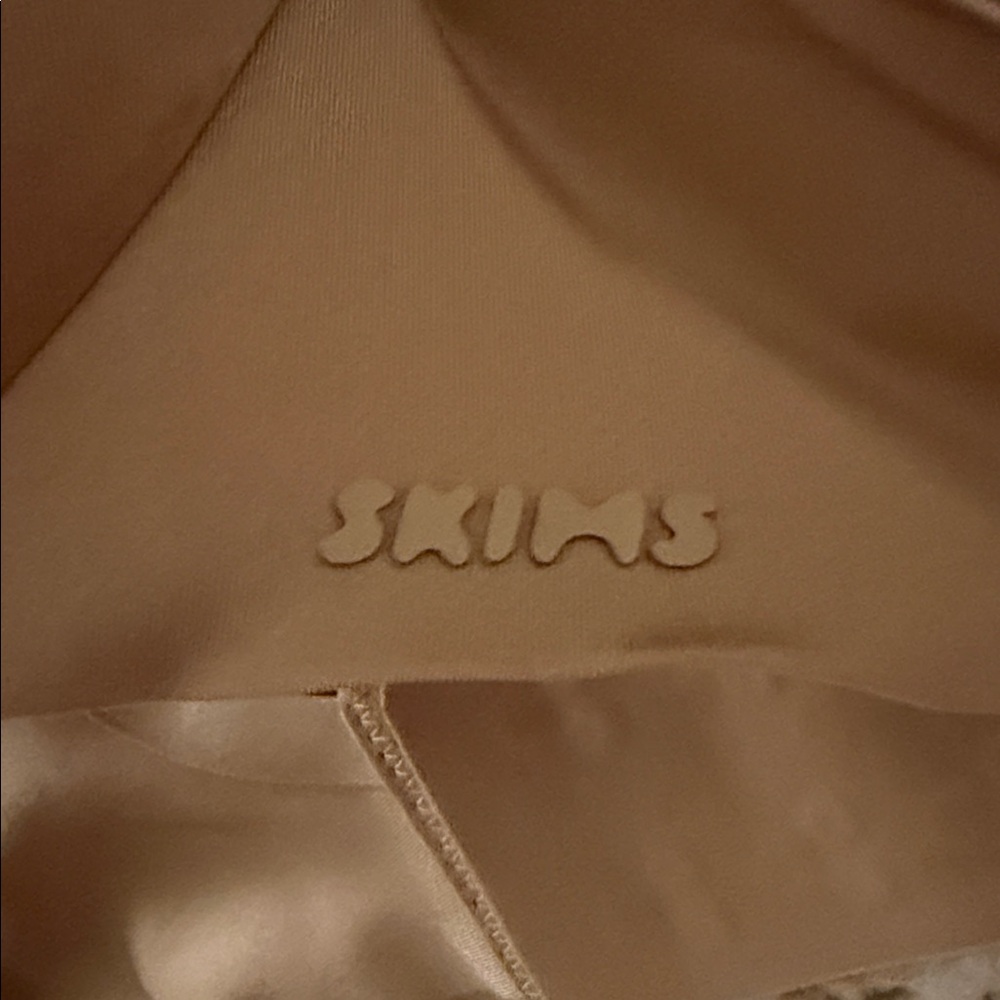 SKIMS Ultimate Balconette Push Up bra - Picture 2 of 2